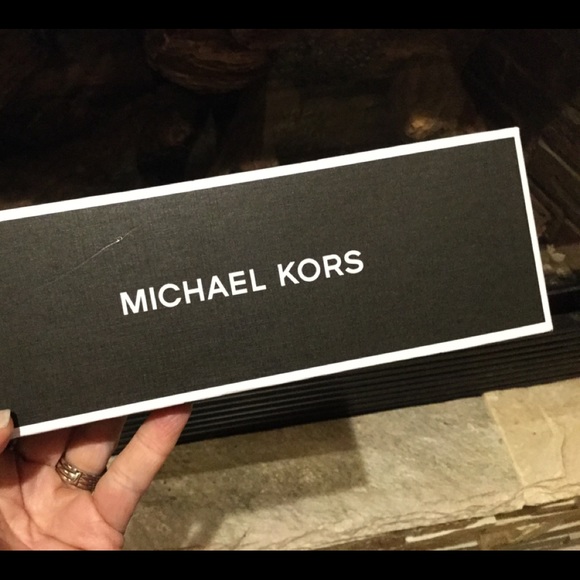 Michael Kors Kamden Luggage Tag in Oxblood - Picture 3 of 3